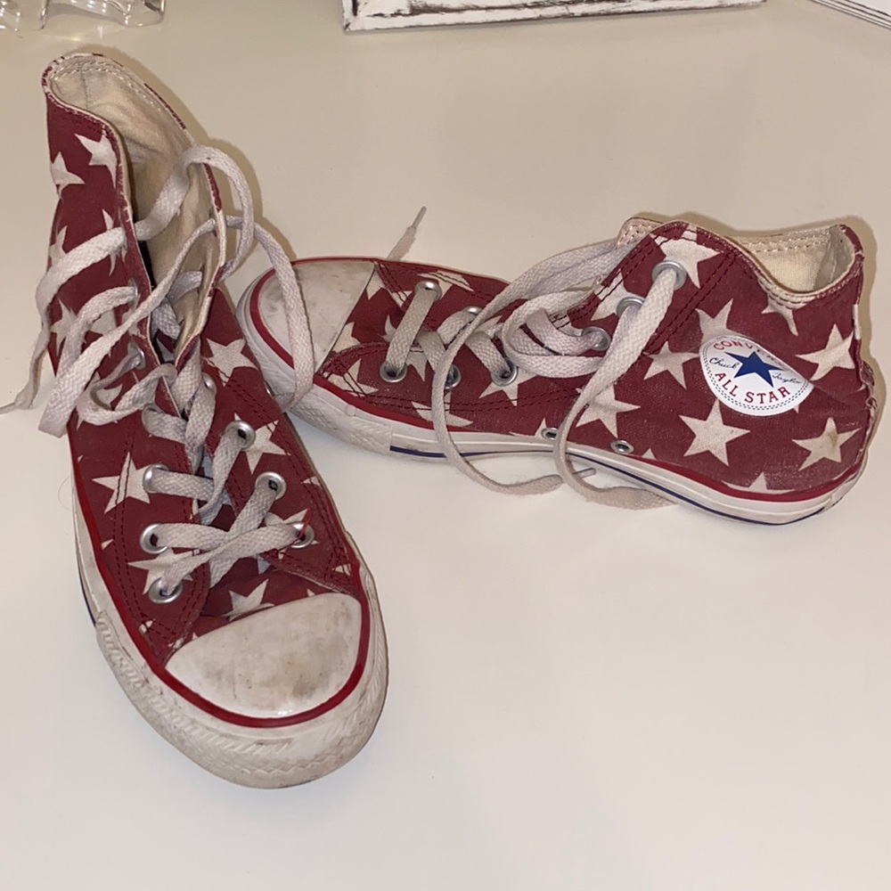 Red and white stars converse